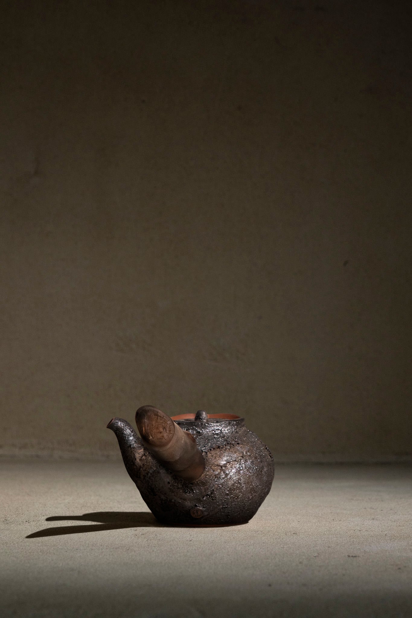Charcoal Teapot | 250ml | Wood Handle